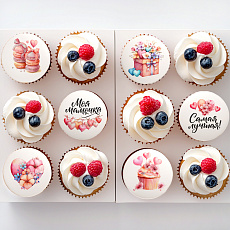 Капкейки с мастикой и ягодами Любимой Маме 12 шт
