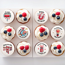 Капкейки "Валентинка" на 14 февраля с ягодами 12 шт